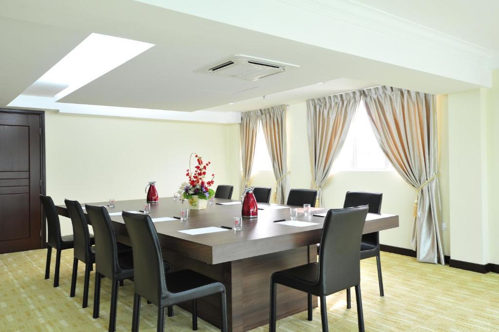 Hallmark Crown Hotel Malacca Ngoại thất bức ảnh